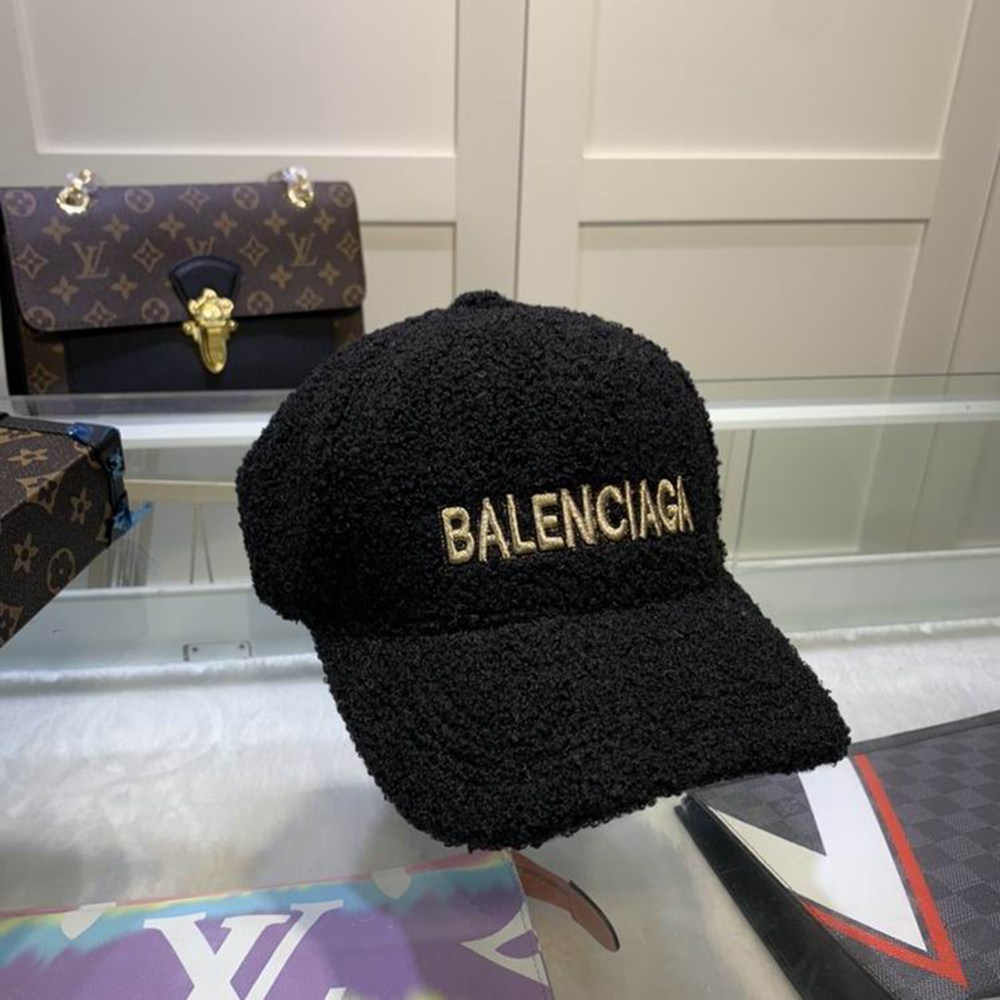Ba*len*cia*ga hat